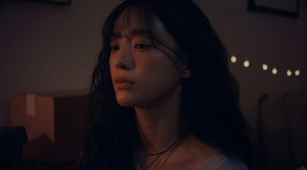 노란 수영복에 섹시한 몸매 어필하는 존예 처자