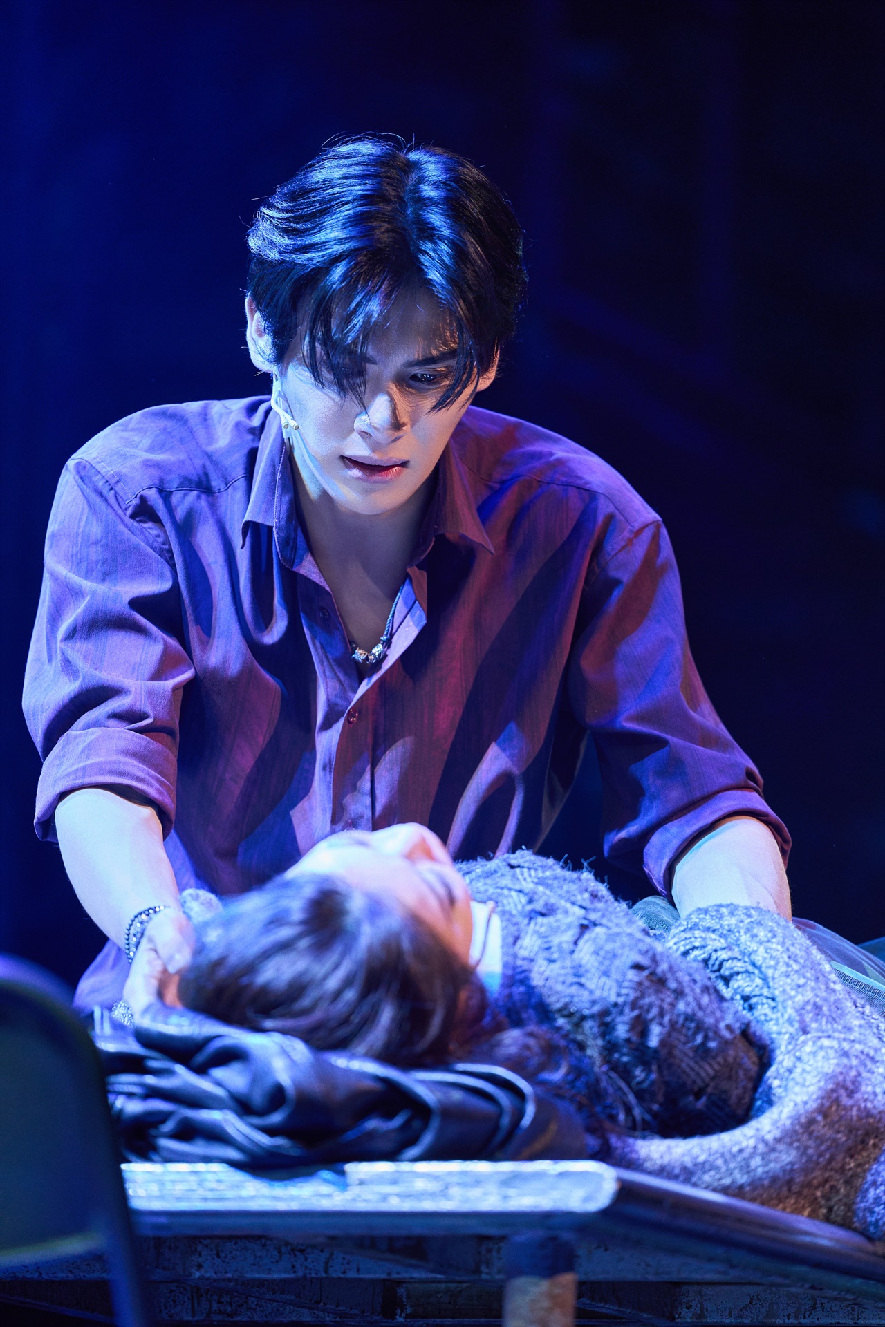 노란 수영복에 섹시한 몸매 어필하는 존예 처자