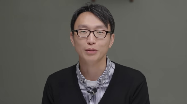 노란 수영복에 섹시한 몸매 어필하는 존예 처자