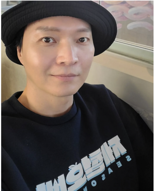 노란 수영복에 섹시한 몸매 어필하는 존예 처자