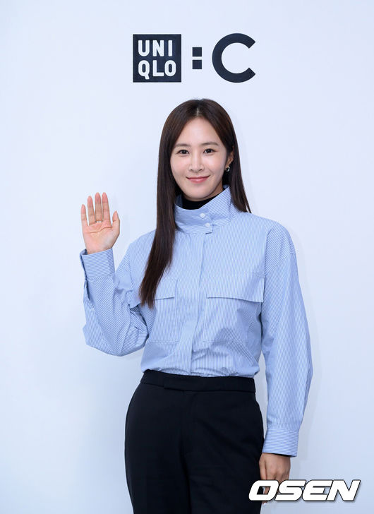 노란 수영복에 섹시한 몸매 어필하는 존예 처자