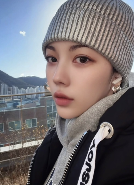 노란 수영복에 섹시한 몸매 어필하는 존예 처자