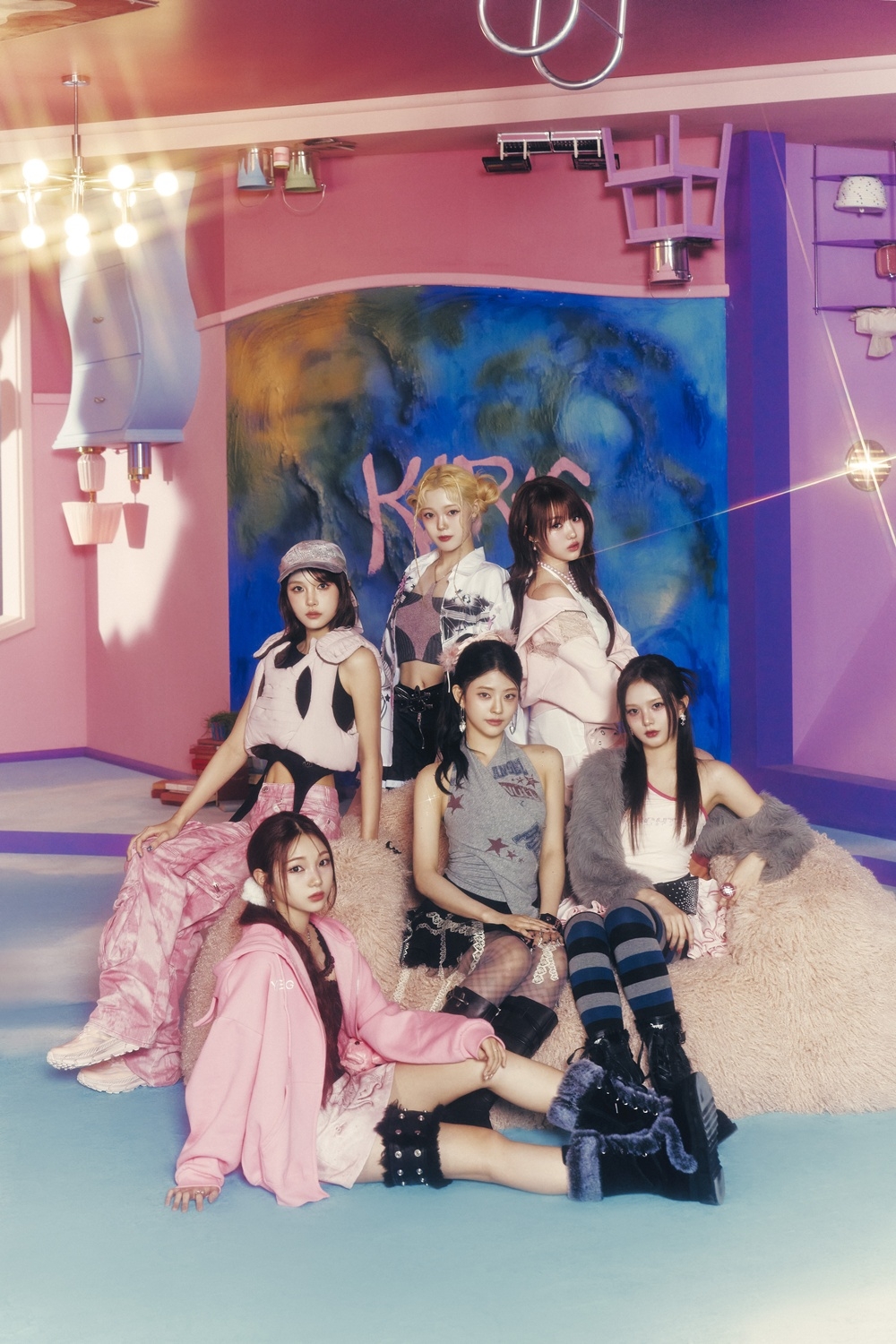 노란 수영복에 섹시한 몸매 어필하는 존예 처자