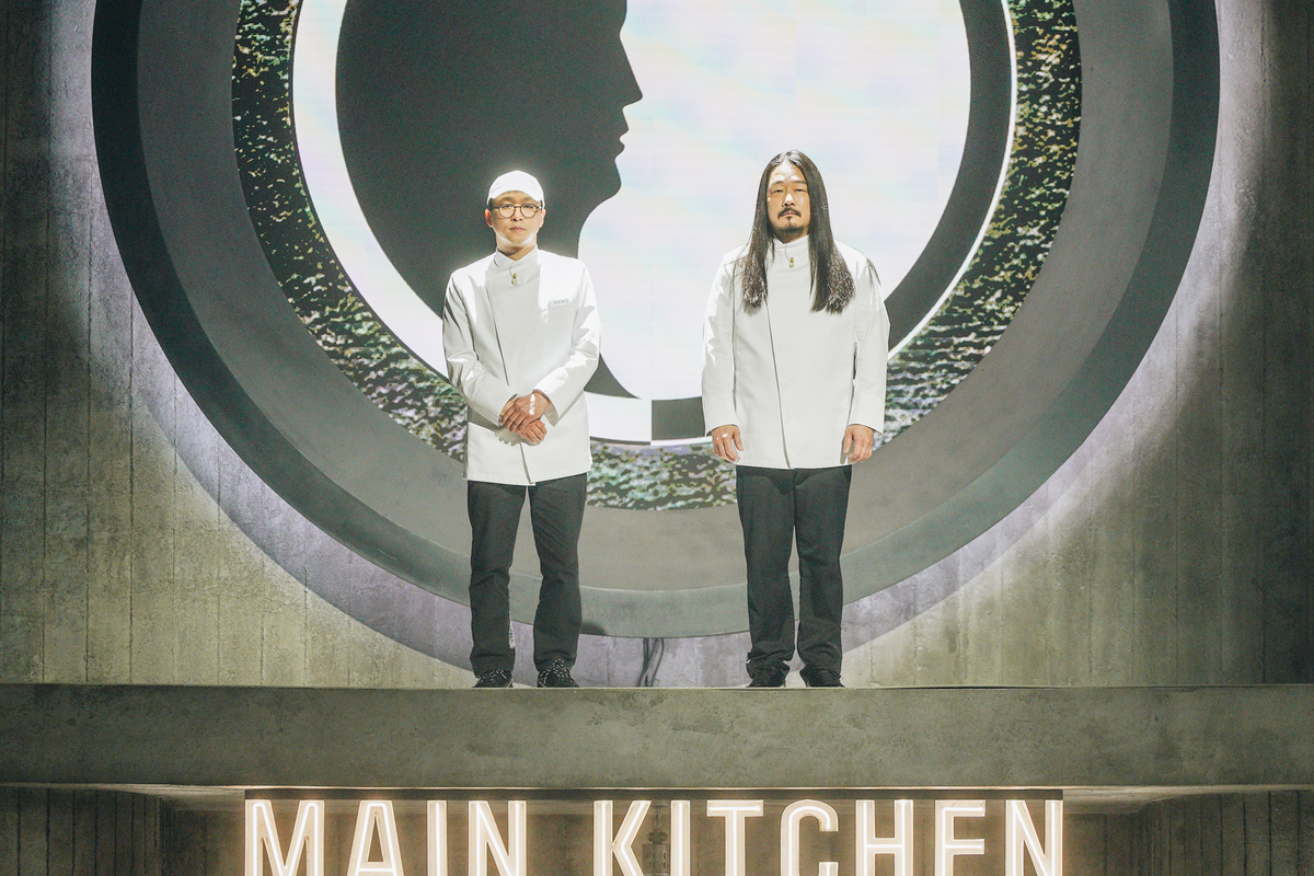 노란 수영복에 섹시한 몸매 어필하는 존예 처자