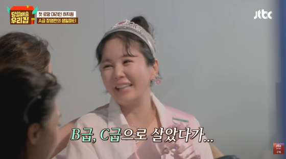 노란 수영복에 섹시한 몸매 어필하는 존예 처자