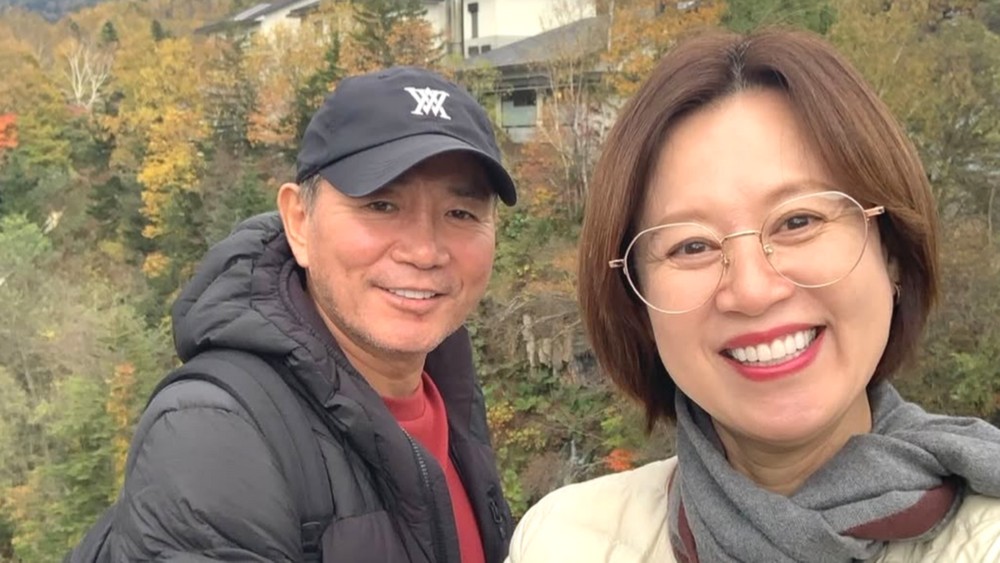 노란 수영복에 섹시한 몸매 어필하는 존예 처자