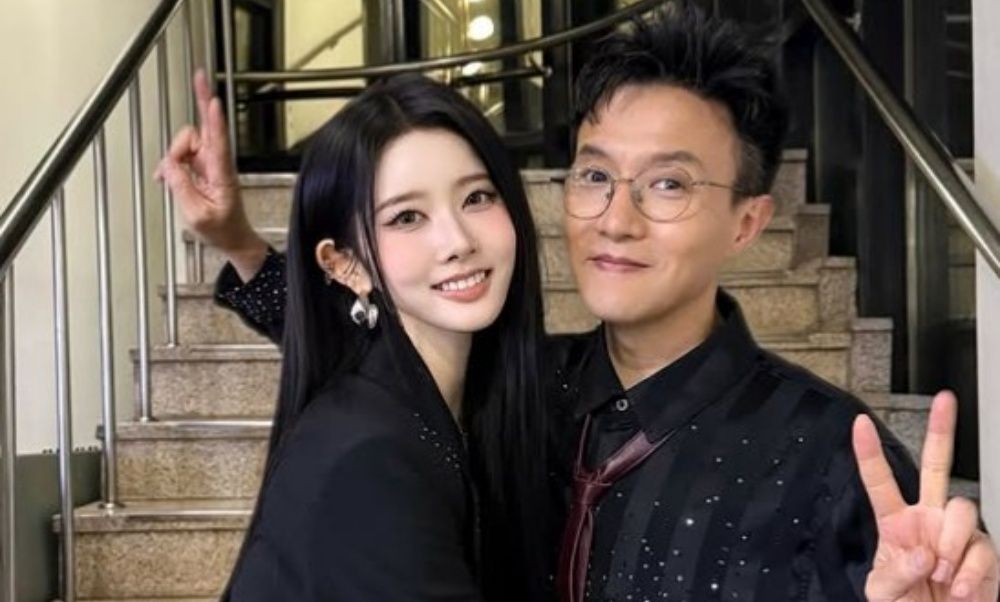 노란 수영복에 섹시한 몸매 어필하는 존예 처자