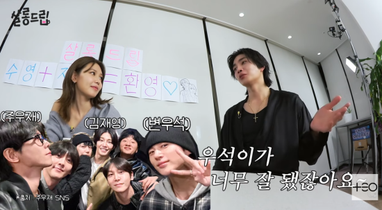 노란 수영복에 섹시한 몸매 어필하는 존예 처자