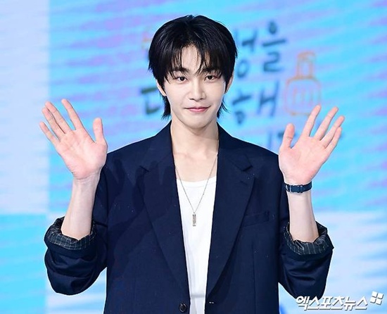 노란 수영복에 섹시한 몸매 어필하는 존예 처자