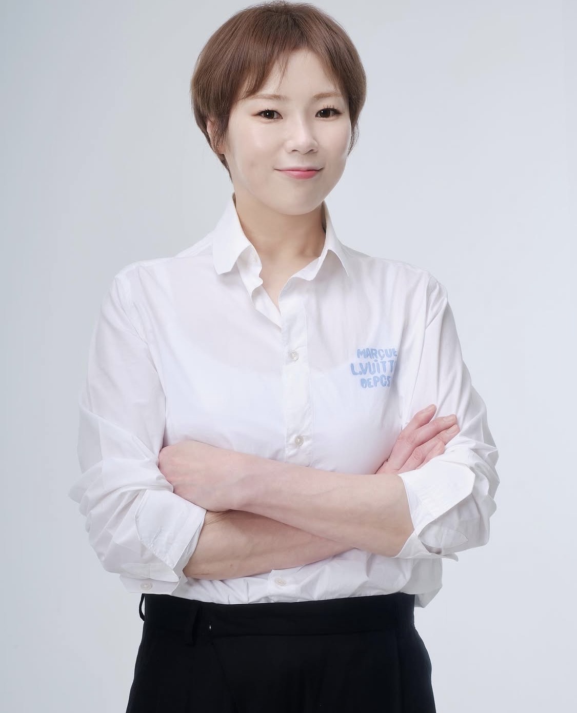 노란 수영복에 섹시한 몸매 어필하는 존예 처자