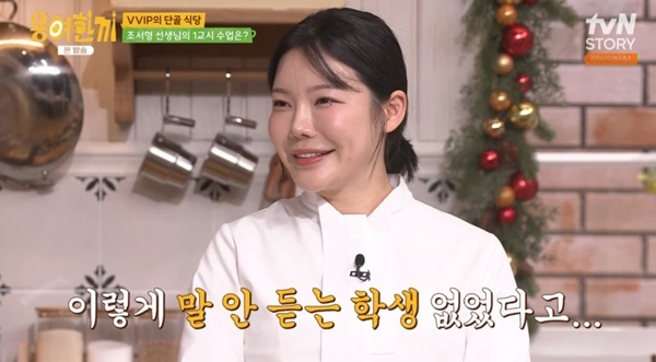 노란 수영복에 섹시한 몸매 어필하는 존예 처자