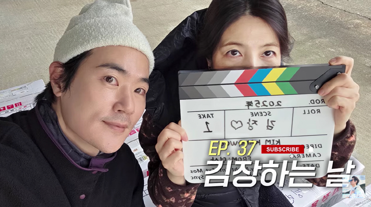 노란 수영복에 섹시한 몸매 어필하는 존예 처자