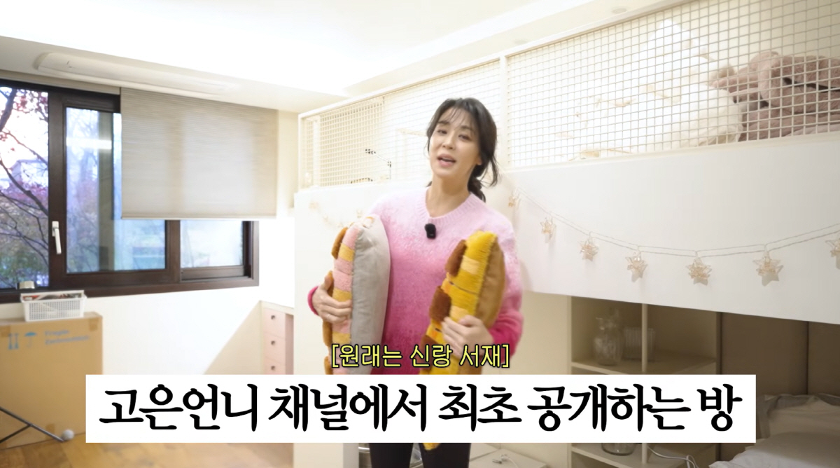 노란 수영복에 섹시한 몸매 어필하는 존예 처자