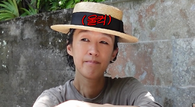 노란 수영복에 섹시한 몸매 어필하는 존예 처자