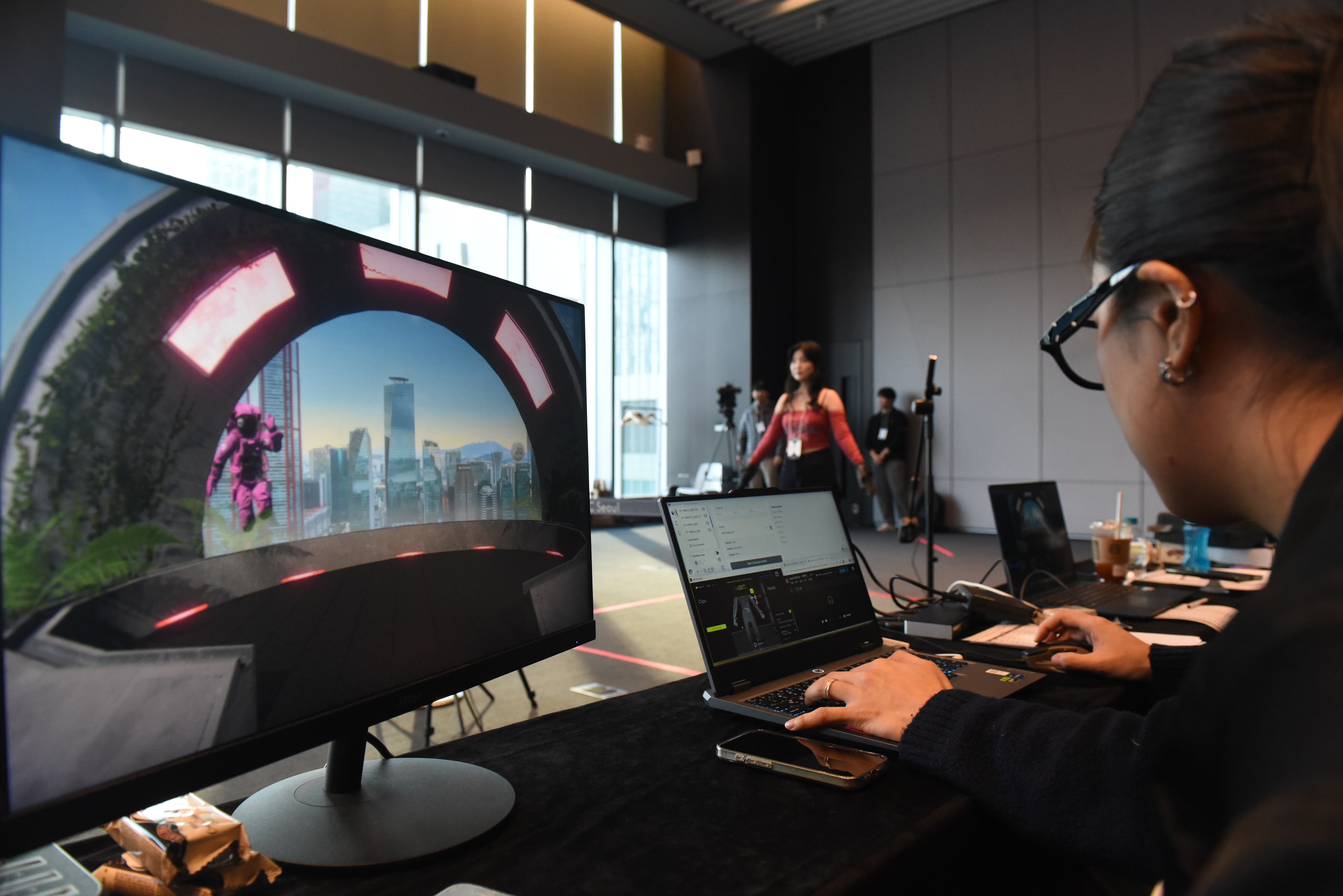 노란 수영복에 섹시한 몸매 어필하는 존예 처자