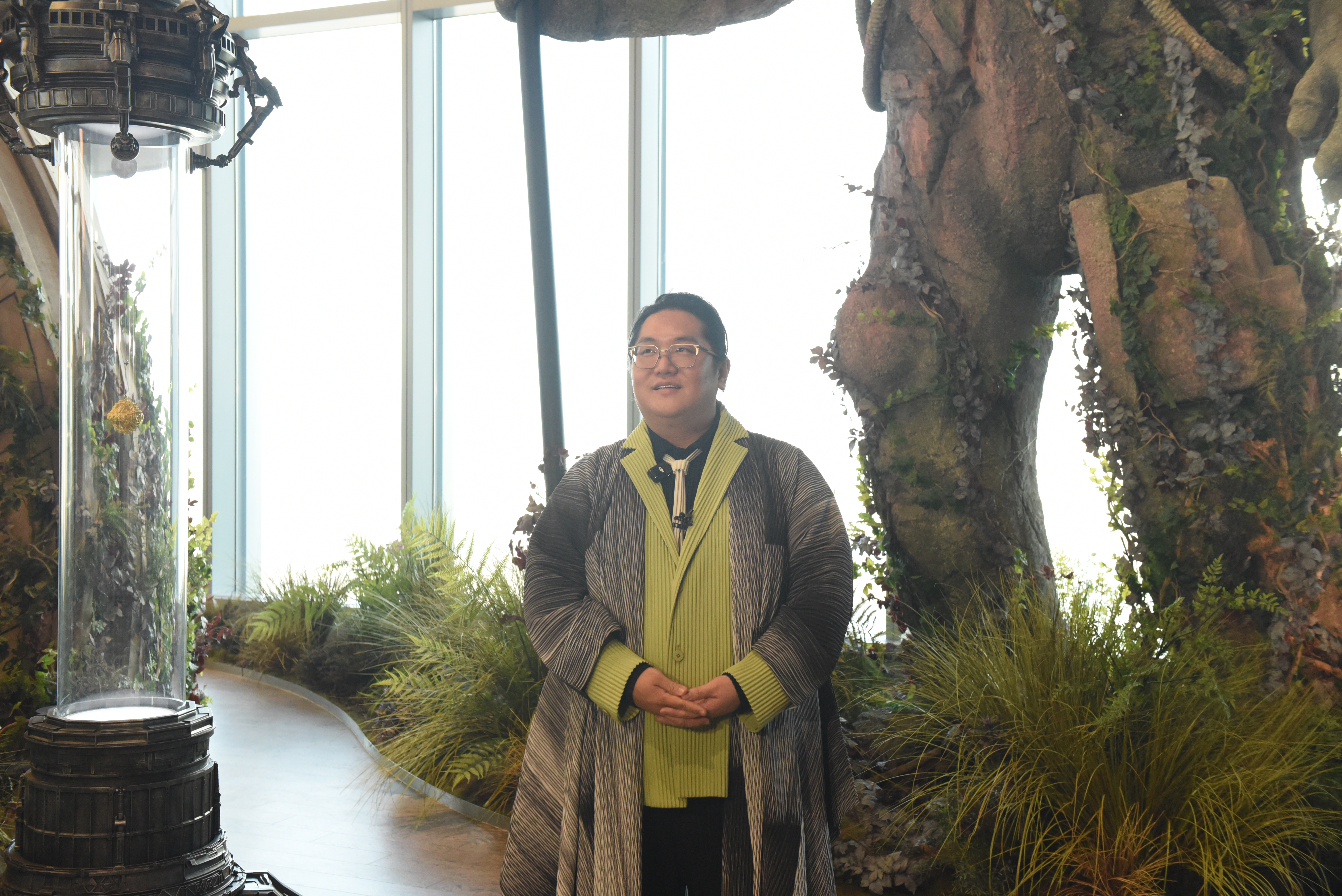 노란 수영복에 섹시한 몸매 어필하는 존예 처자