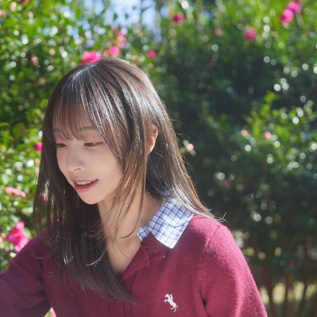 노란 수영복에 섹시한 몸매 어필하는 존예 처자