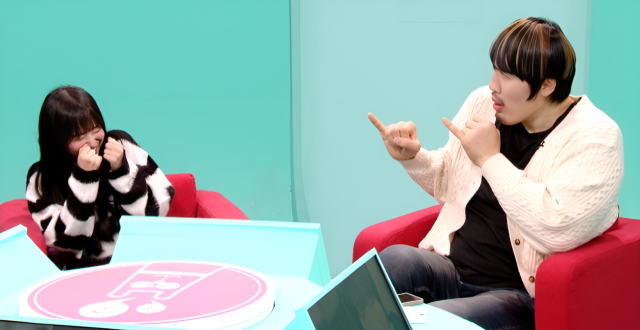 노란 수영복에 섹시한 몸매 어필하는 존예 처자