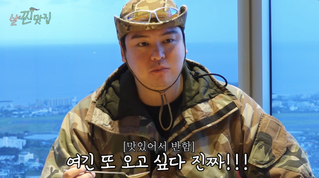 노란 수영복에 섹시한 몸매 어필하는 존예 처자