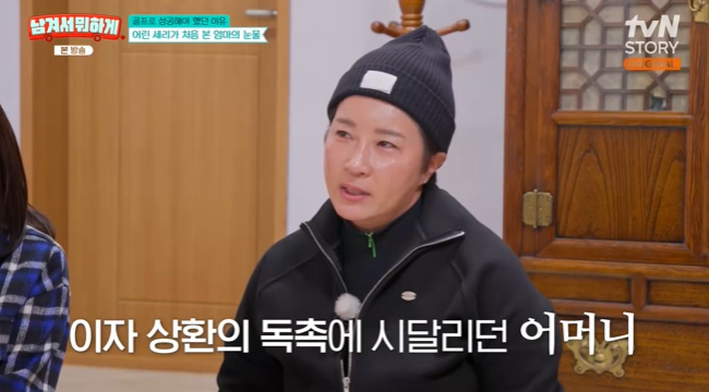 노란 수영복에 섹시한 몸매 어필하는 존예 처자