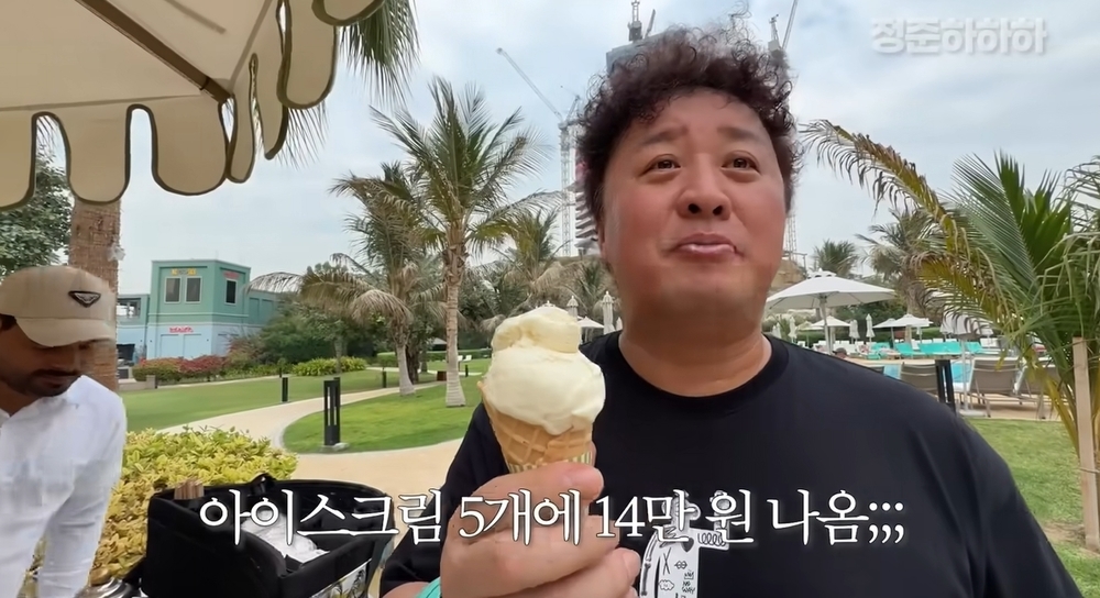 노란 수영복에 섹시한 몸매 어필하는 존예 처자