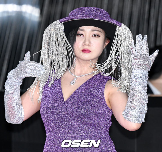 노란 수영복에 섹시한 몸매 어필하는 존예 처자