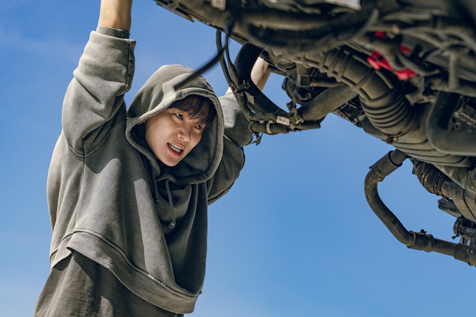 노란 수영복에 섹시한 몸매 어필하는 존예 처자