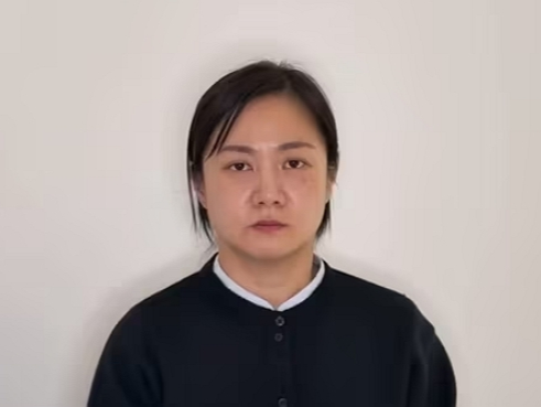 노란 수영복에 섹시한 몸매 어필하는 존예 처자