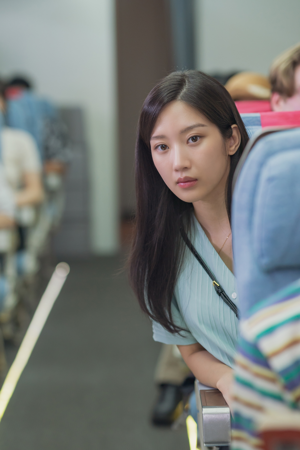 노란 수영복에 섹시한 몸매 어필하는 존예 처자