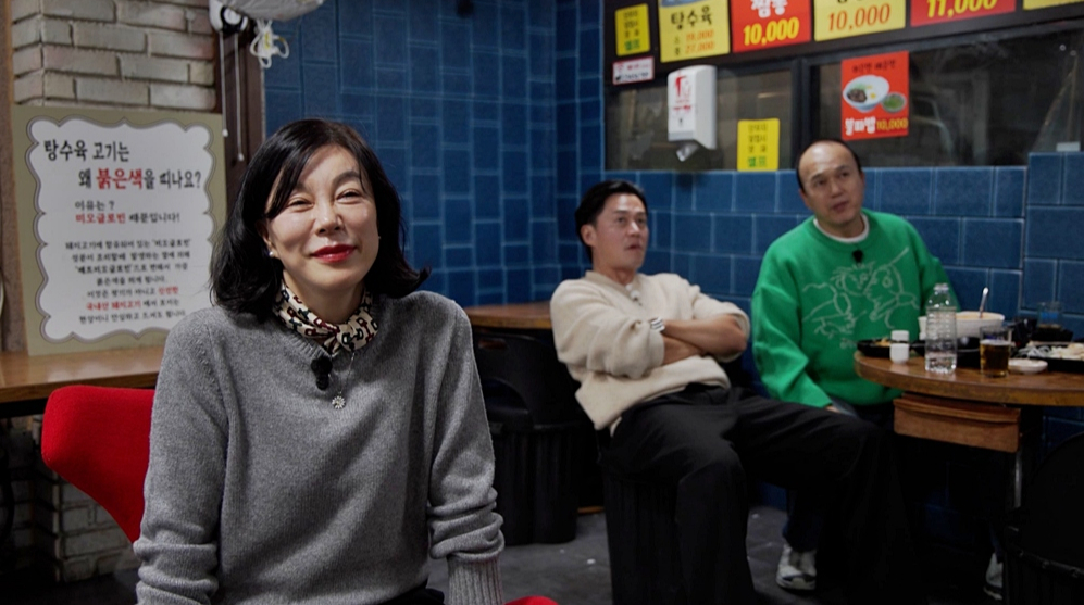 노란 수영복에 섹시한 몸매 어필하는 존예 처자