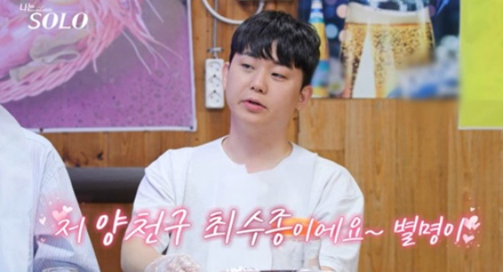 노란 수영복에 섹시한 몸매 어필하는 존예 처자