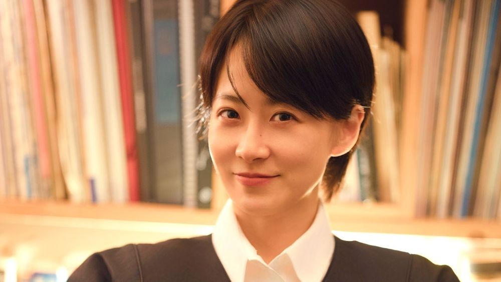 노란 수영복에 섹시한 몸매 어필하는 존예 처자