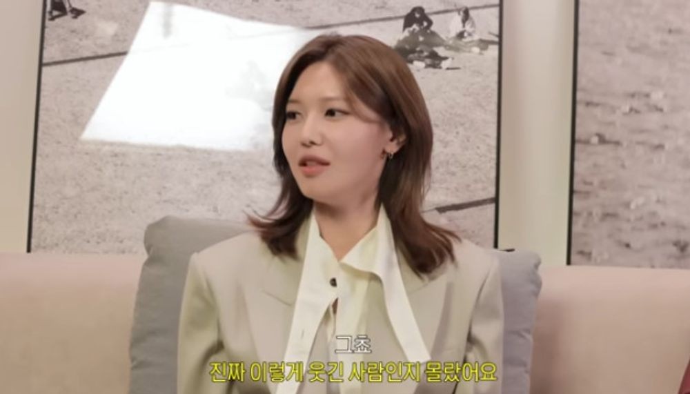 노란 수영복에 섹시한 몸매 어필하는 존예 처자