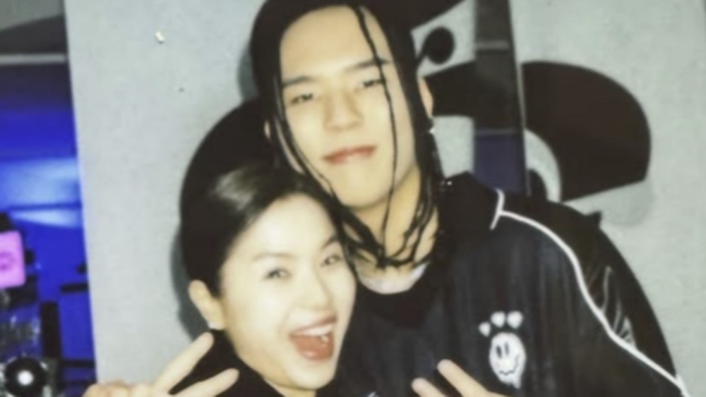 노란 수영복에 섹시한 몸매 어필하는 존예 처자