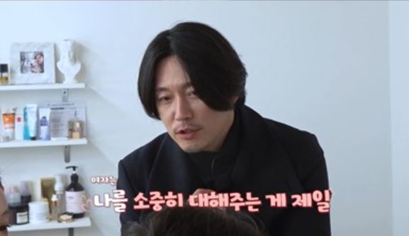 노란 수영복에 섹시한 몸매 어필하는 존예 처자