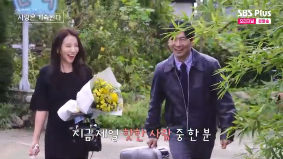 노란 수영복에 섹시한 몸매 어필하는 존예 처자