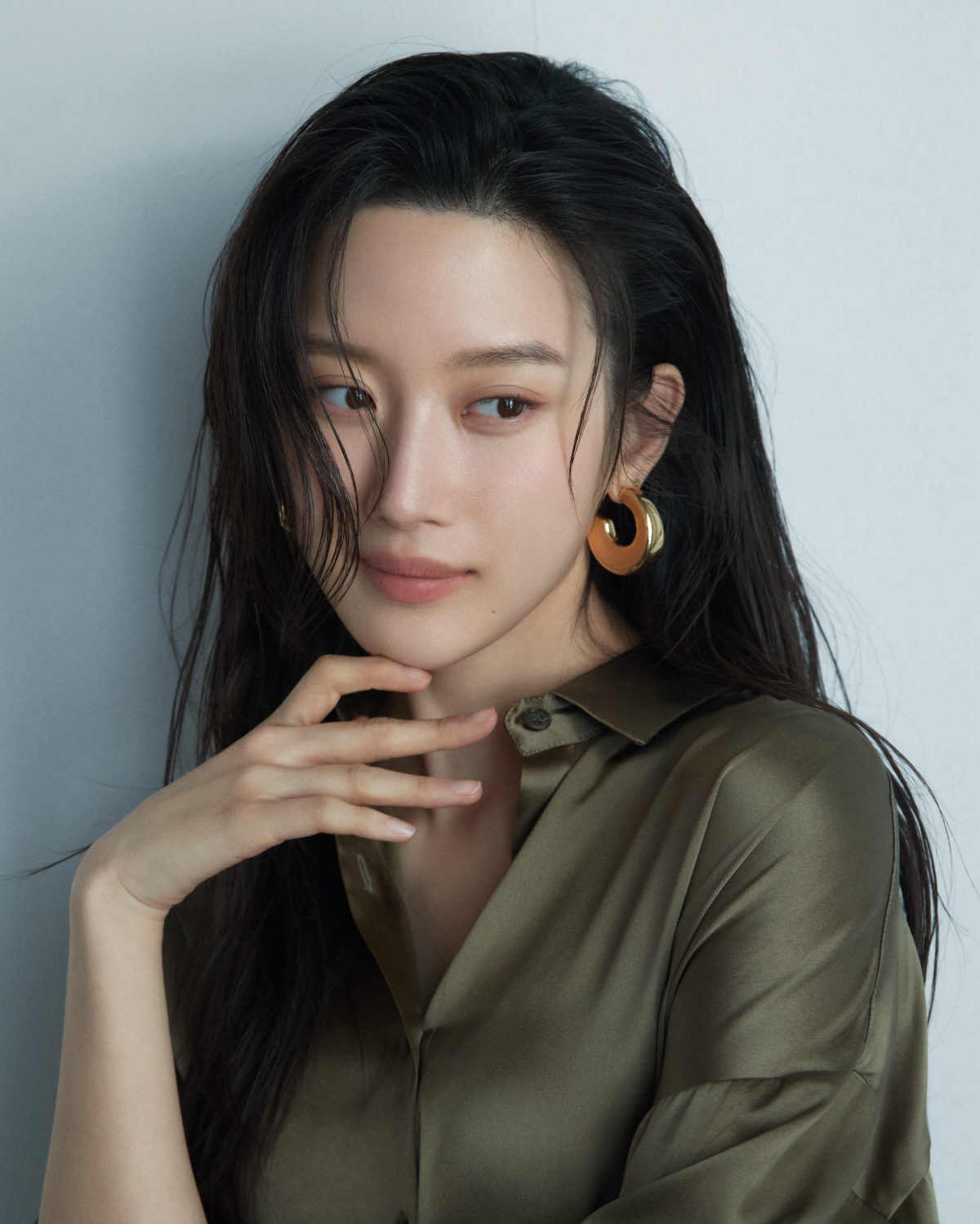 노란 수영복에 섹시한 몸매 어필하는 존예 처자