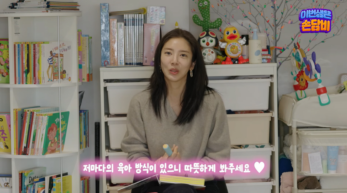 노란 수영복에 섹시한 몸매 어필하는 존예 처자