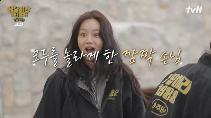 노란 수영복에 섹시한 몸매 어필하는 존예 처자