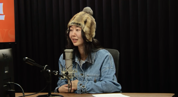 노란 수영복에 섹시한 몸매 어필하는 존예 처자