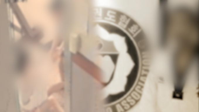 노란 수영복에 섹시한 몸매 어필하는 존예 처자