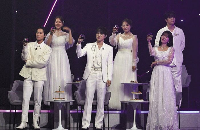 노란 수영복에 섹시한 몸매 어필하는 존예 처자