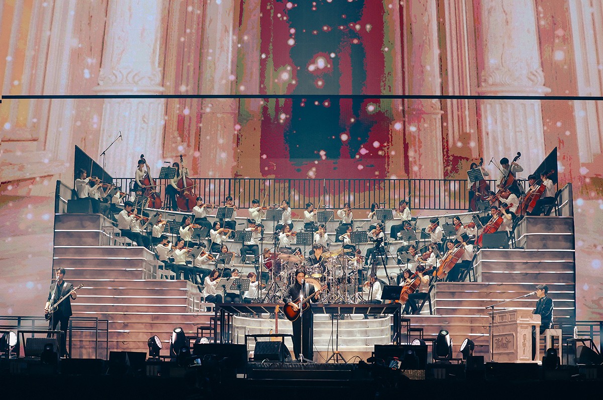 노란 수영복에 섹시한 몸매 어필하는 존예 처자