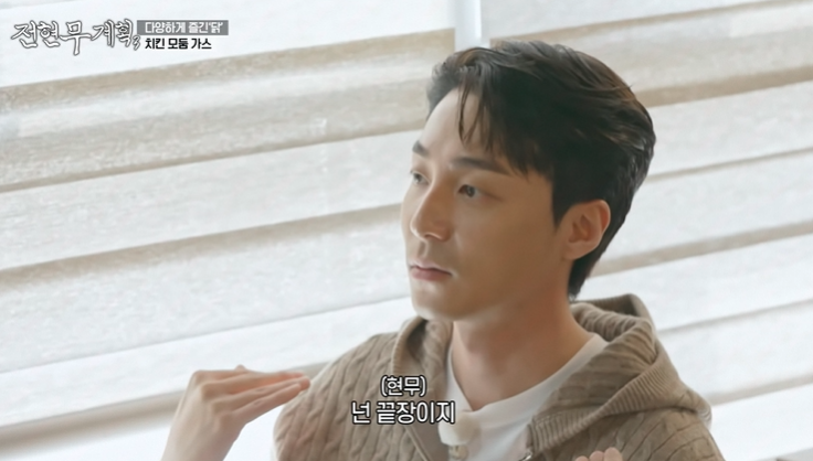 노란 수영복에 섹시한 몸매 어필하는 존예 처자