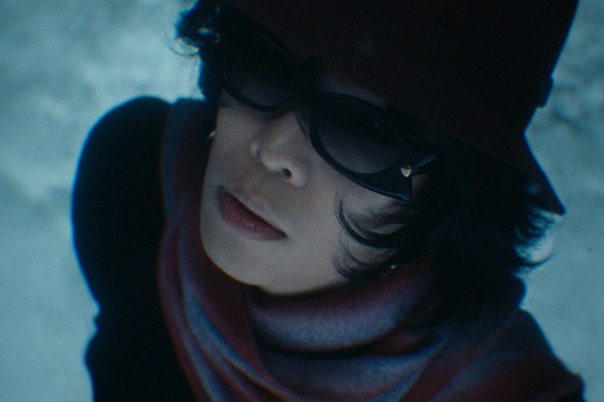 노란 수영복에 섹시한 몸매 어필하는 존예 처자