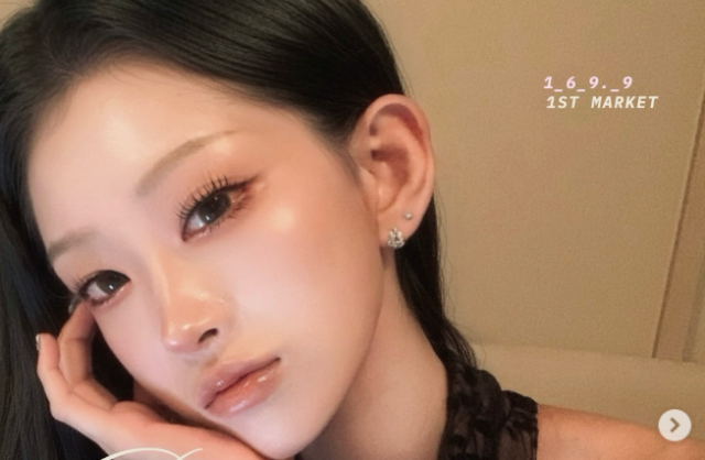 노란 수영복에 섹시한 몸매 어필하는 존예 처자