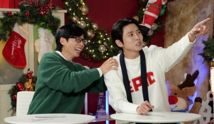 노란 수영복에 섹시한 몸매 어필하는 존예 처자