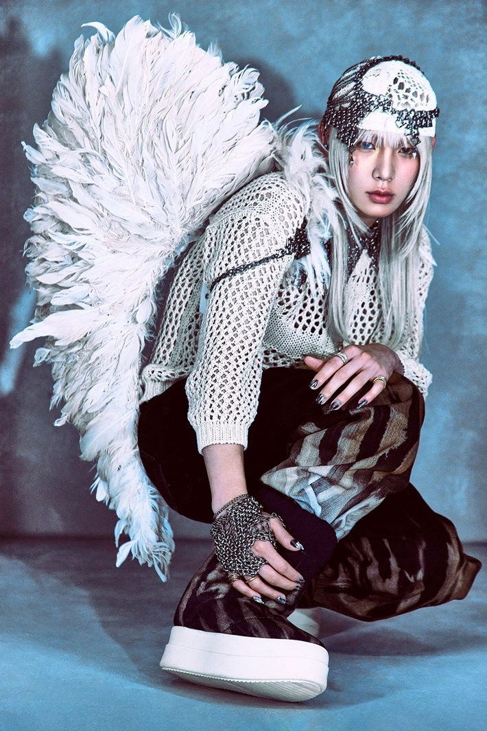 노란 수영복에 섹시한 몸매 어필하는 존예 처자