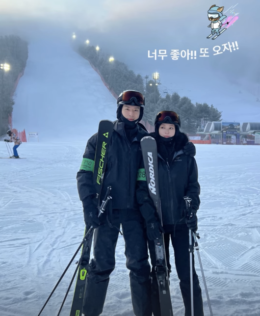 노란 수영복에 섹시한 몸매 어필하는 존예 처자