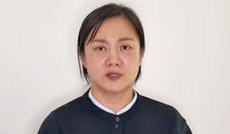 노란 수영복에 섹시한 몸매 어필하는 존예 처자